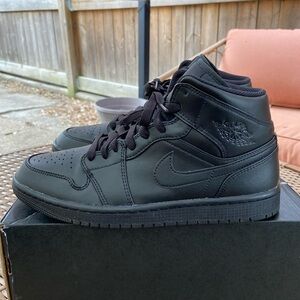 Air Jordan 1 Retro MID Black/Black Men’s Size 8.5